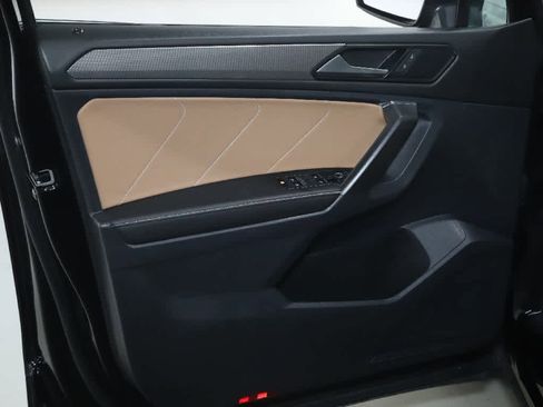 Certified 2023 Volkswagen Tiguan SE w/ Panoramic Sunroof Package image 17