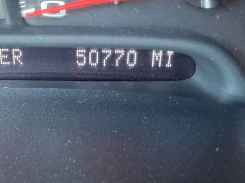 Used 2004 Chevrolet Corvette Convertible w/ Preferred Equipment Group RWD image 17