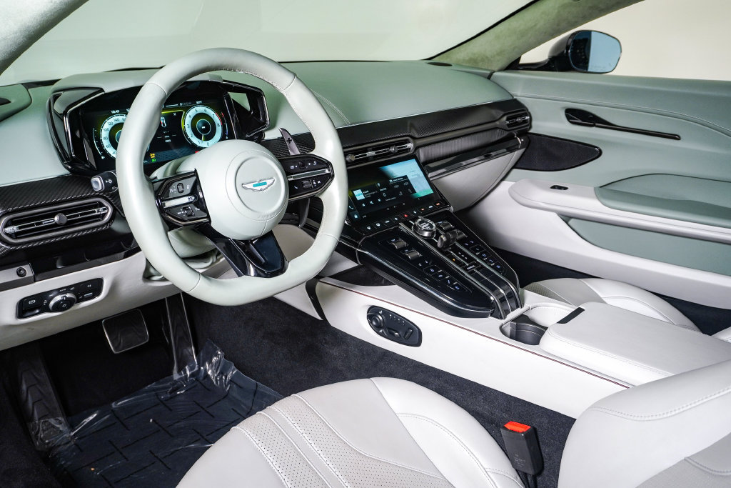 Used 2025 Aston Martin V8 Vantage Coupe RWD image 23