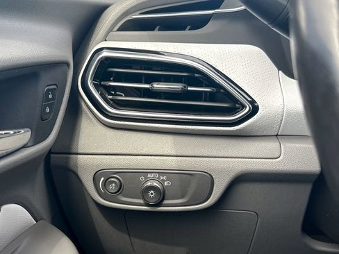 Certified 2023 Chevrolet Bolt EUV Premier FWD image 41