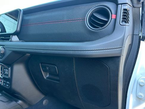 Used 2025 Jeep Wrangler Rubicon image 41