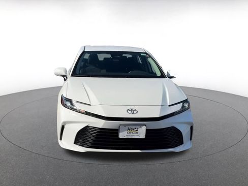 Used 2025 Toyota Camry LE image 4