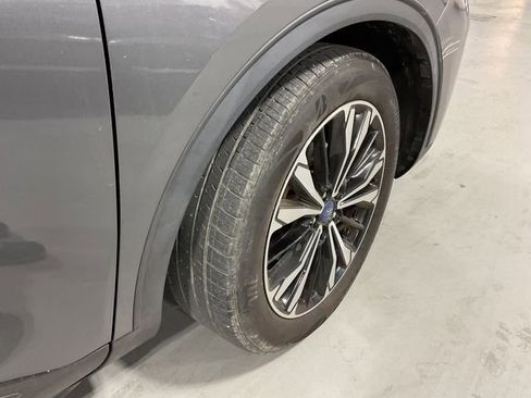 Used 2021 Ford Escape SE w/ SE Sport Appearance Package image 15