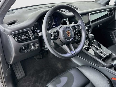 Certified 2026 Porsche Macan AWD/4WD image 4