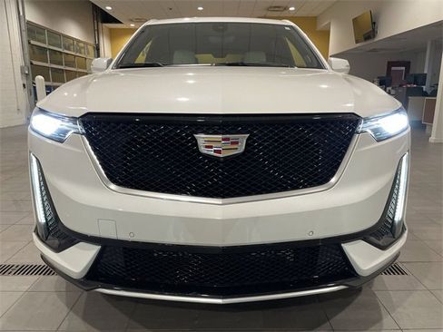 Certified 2022 Cadillac XT6 Sport w/ Technology Package image 9