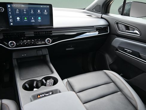 Used 2025 Honda Prologue Touring image 12