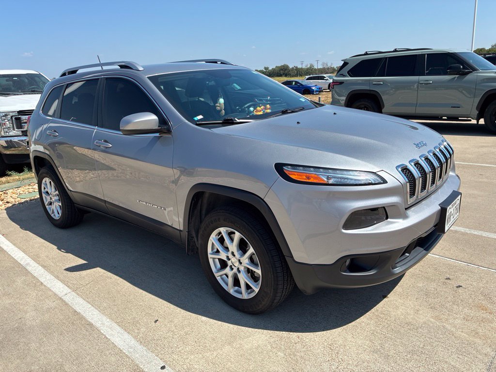 Used 2016 Jeep Cherokee Latitude w/ Comfort/Convenience Group AWD/4WD image 1