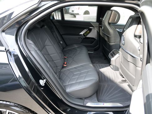 Used 2025 BMW 760i xDrive w/ Autobahn Package AWD/4WD image 48