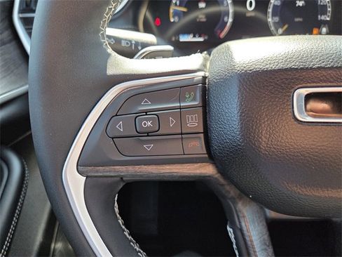 Certified 2025 Jeep Grand Cherokee L Limited w/ Black Appearance Package image 32