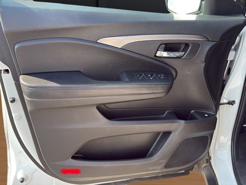 Used 2022 Honda Pilot Sport image 16