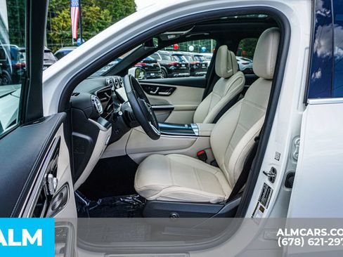 Used 2025 Mercedes-Benz GLC 300 4MATIC w/ Driver Assistance Package image 18