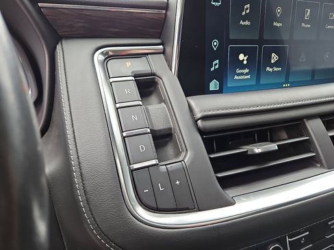 Used 2022 Chevrolet Tahoe Z71 w/ Z71 Off-Road Package image 17