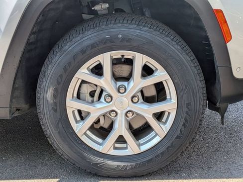 Certified 2023 Jeep Grand Cherokee Limited w/ Luxury Tech Group II AWD/4WD image 34