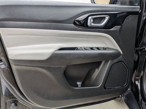 Used 2025 Jeep Compass Limited image 11