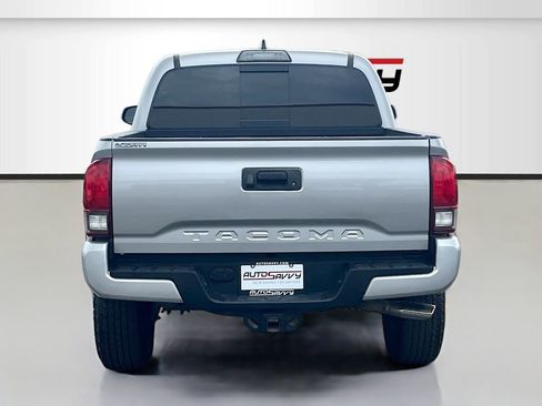 Used 2018 Toyota Tacoma TRD Sport image 6