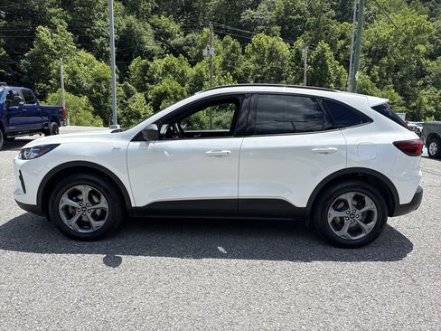 Used 2025 Ford Escape ST-Line w/ Tech Pack #1 AWD/4WD image 7
