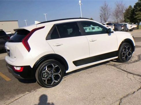 New 2025 Kia Niro EX Touring image 3
