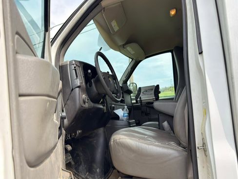 Used 2012 Chevrolet Express 3500 RWD image 12