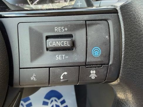 Used 2023 Nissan Rogue SV AWD/4WD image 23
