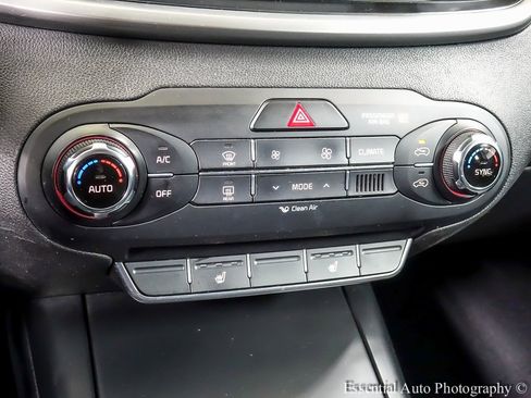 Used 2017 Kia Sorento LX w/ LX Convenience Package image 17