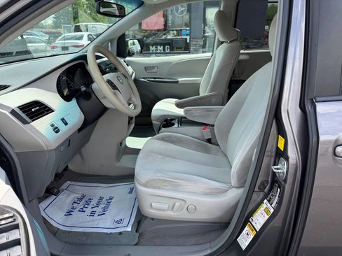 Used 2011 Toyota Sienna LE w/ Towing Pkg FWD image 13