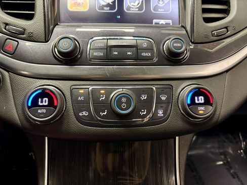 Used 2019 Chevrolet Impala LT FWD image 28