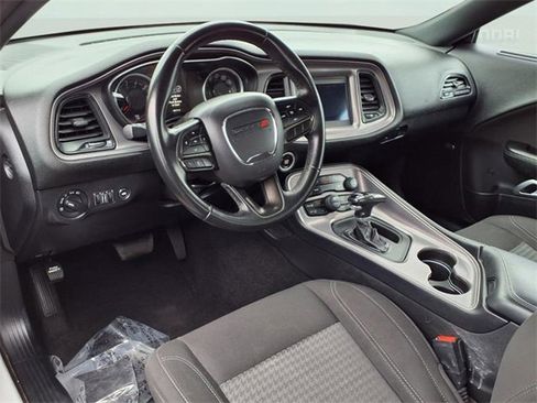 Used 2023 Dodge Challenger SXT image 6