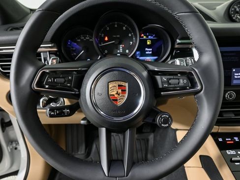 Used 2026 Porsche Macan AWD/4WD image 9
