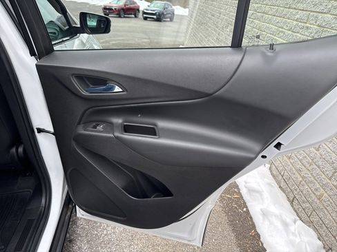Used 2018 Chevrolet Equinox LT image 11