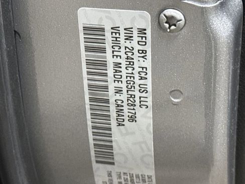 Used 2020 Chrysler Pacifica Touring-L Plus w/ Advanced Safetytec Group image 29