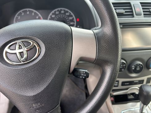 Used 2013 Toyota Corolla LE image 7