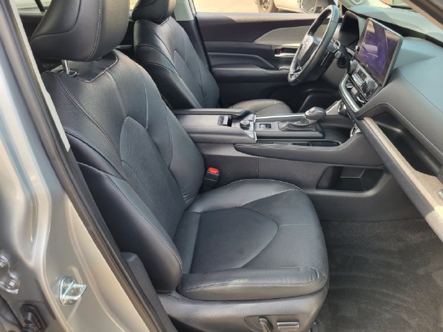 Used 2024 Toyota Grand Highlander AWD image 22