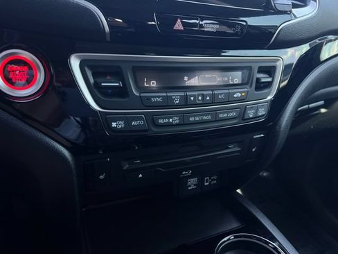 Used 2020 Honda Pilot Touring image 25