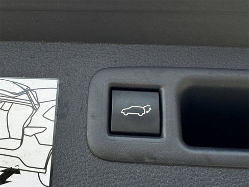 Used 2024 Toyota Highlander Platinum image 34