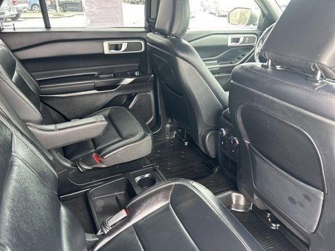 Used 2020 Ford Explorer XLT w/ Equipment Group 202A image 12