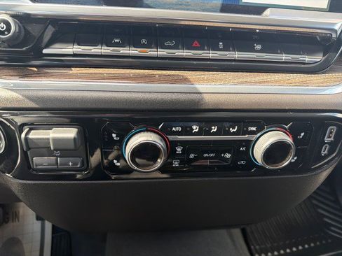 Used 2025 Chevrolet Silverado 1500 LT image 10