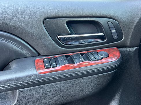 Used 2014 Cadillac Escalade Luxury image 13