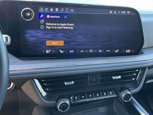 Used 2025 Chevrolet Suburban Z71 AWD/4WD image 25