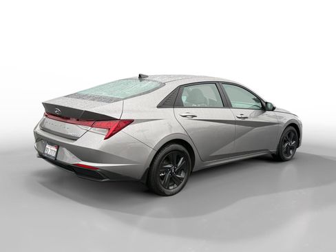 Used 2023 Hyundai Elantra Blue image 5