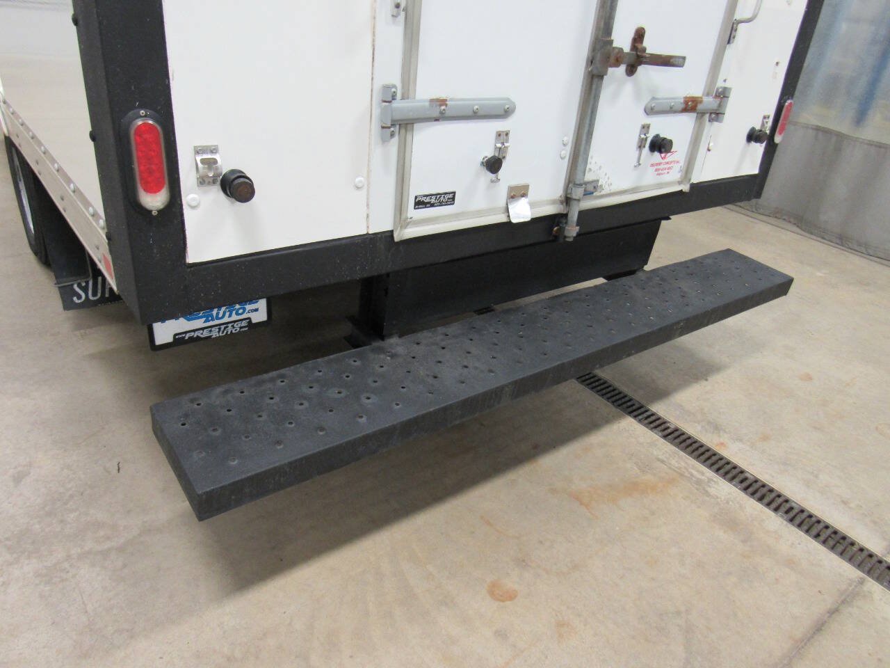 Used 2020 Chevrolet Express 3500 w/ Power Convenience Package RWD image 28