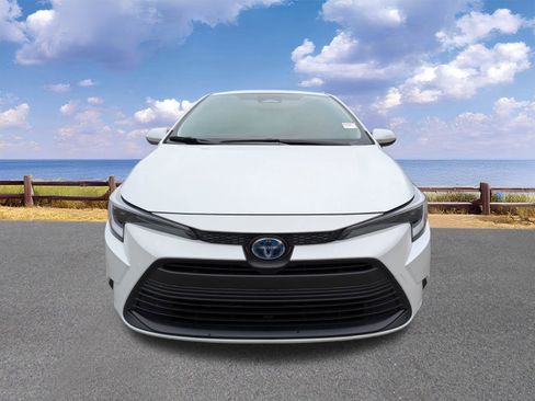 Used 2025 Toyota Corolla LE image 9