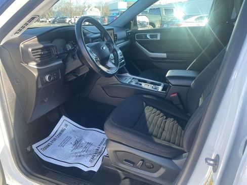 Used 2021 Ford Explorer XLT image 19
