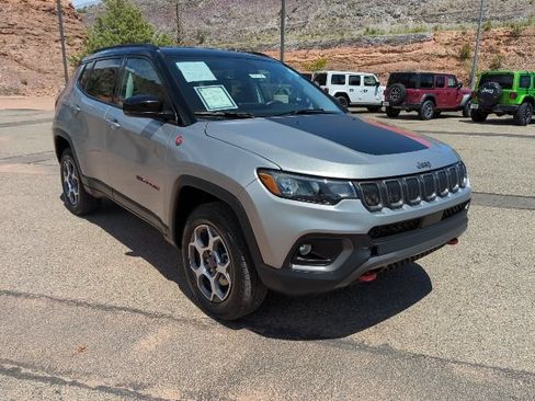Certified 2022 Jeep Compass Trailhawk w/ Trailhawk Convenience Group AWD/4WD image 3