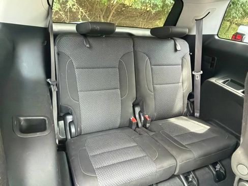 Used 2023 GMC Acadia SLE w/ Driver Convenience Package FWD image 29