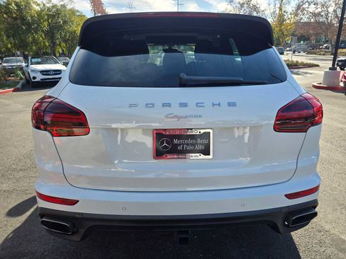 Used 2018 Porsche Cayenne Platinum Edition image 4