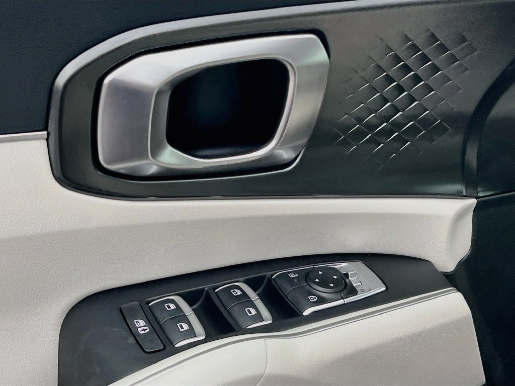 Used 2025 Kia Sorento S FWD image 18