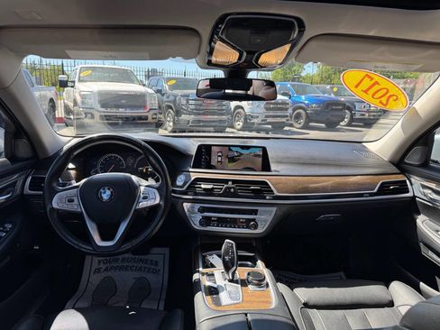 Used 2017 BMW 740i RWD image 11