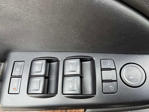 Used 2015 Chevrolet Suburban LTZ image 15