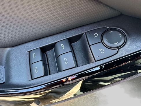 Certified 2025 Chevrolet Equinox LT w/ Safety and Technology Package AWD/4WD image 17