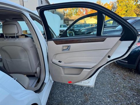 Used 2014 Mercedes-Benz E 350 4MATIC Sedan w/ Premium 1 Package image 31
